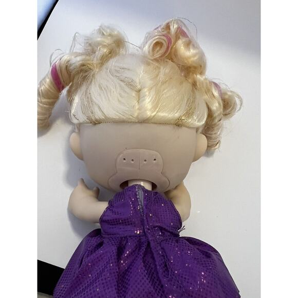 Moose Toys Kindi Kids Tiara Sparkles 10" Doll Bobblehead Princess - Picture 5 of 7